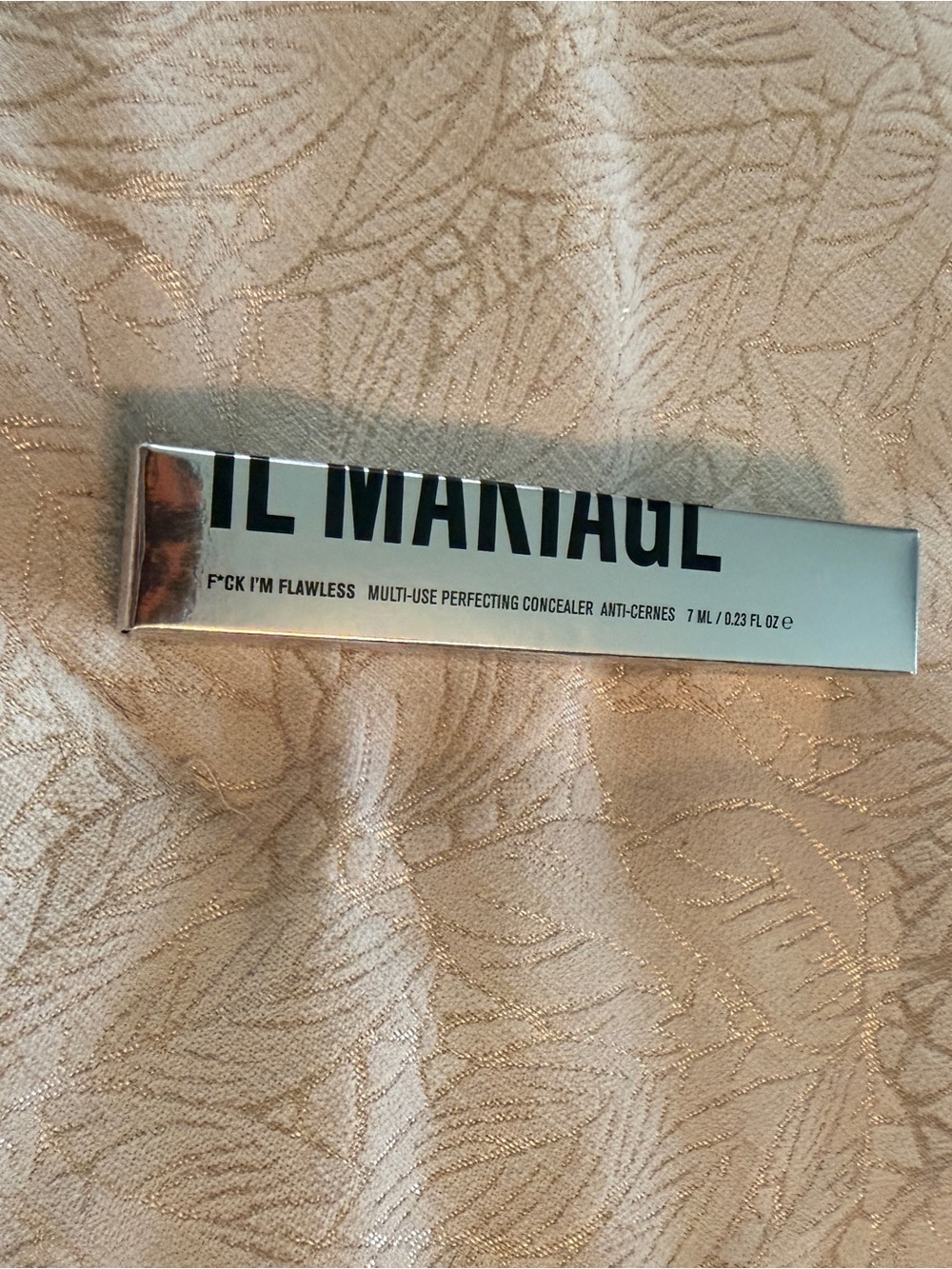 IL MAKIAGE Reflective Silver Concealer Packaging